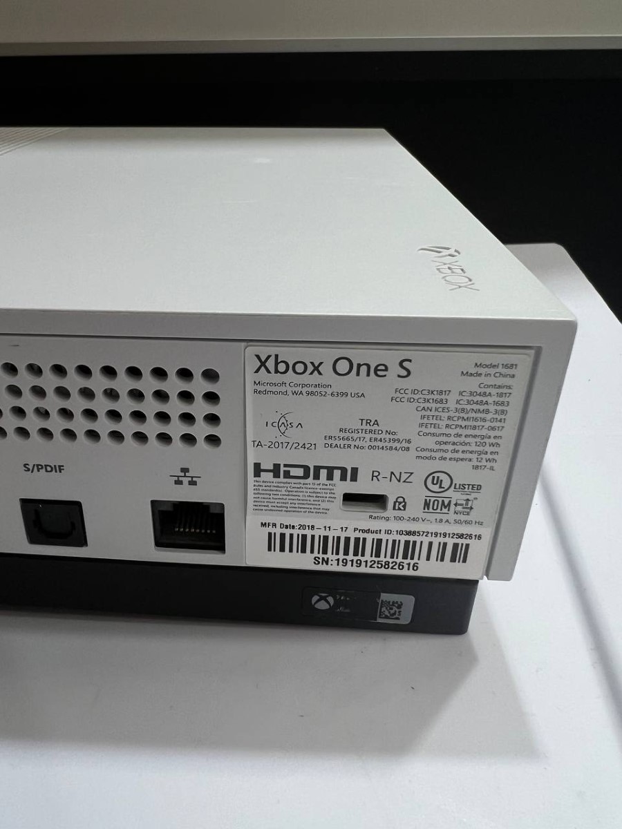 MICROSOFT XBOX ONE S - CONSOLE - 1TB - 1681 Very Good | Buya