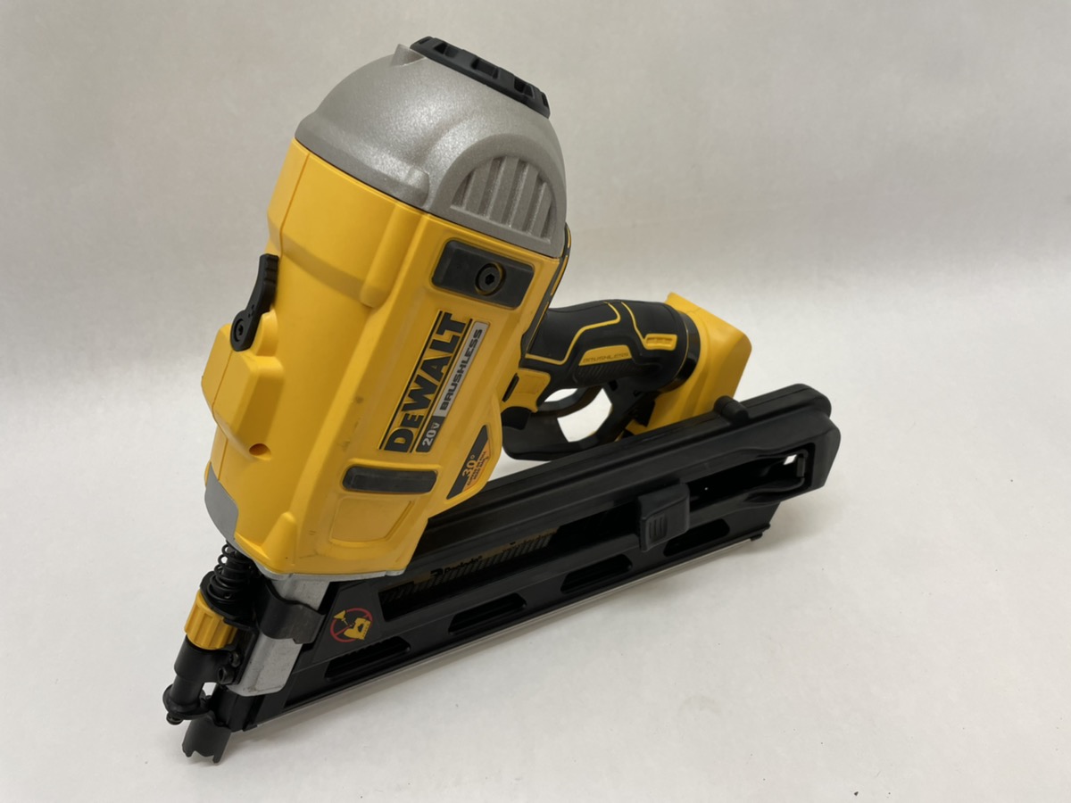 Dewalt Brushless Cordless 20v PaperTape 30Degree Framing Nailer
