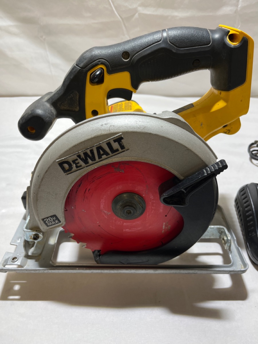 DEWALT CIRCULAR SAW AND DRILL DCS393 Very Good | Buya