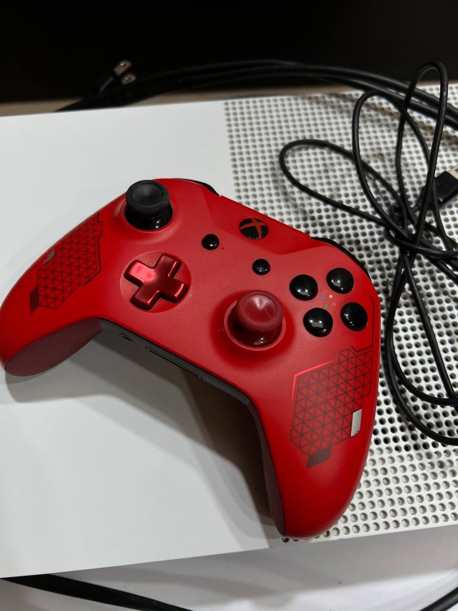 MICROSOFT XBOX ONE S CONSOLE 1TB 1681 Very Good Buya