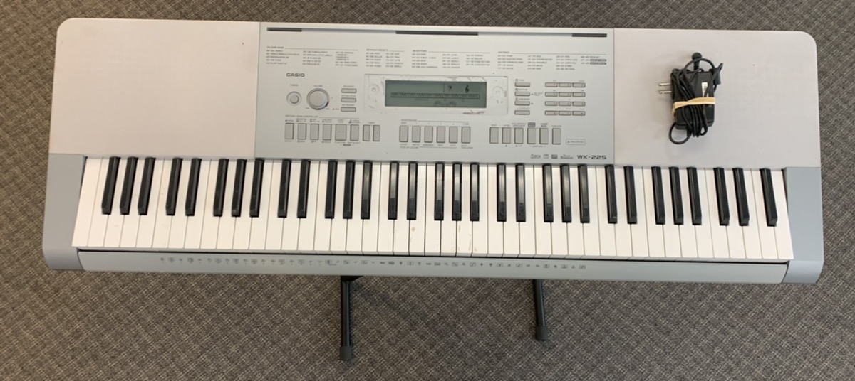 Casio WK225 76Key Electronic Keyboard Piano with Stand Very Good