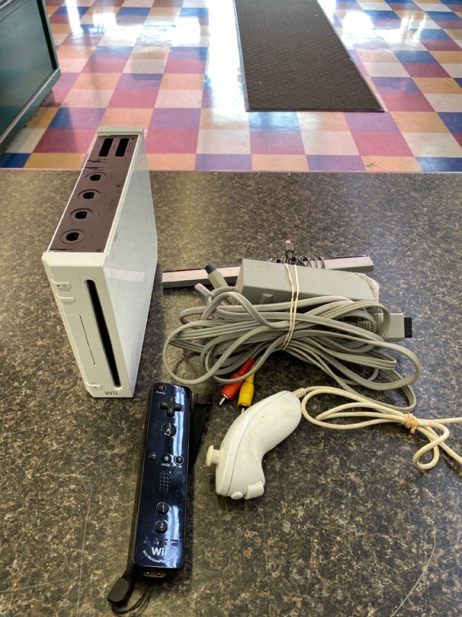 NINTENDO WII CONSOLE RVL001 FOR PARTS ONLY For parts or not working