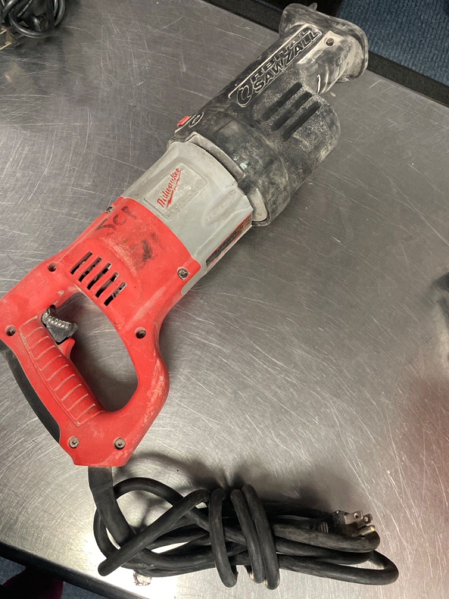USED MILWAUKEE TOOLS 652021 CORDED RECIPROCATING SAW Good Buya