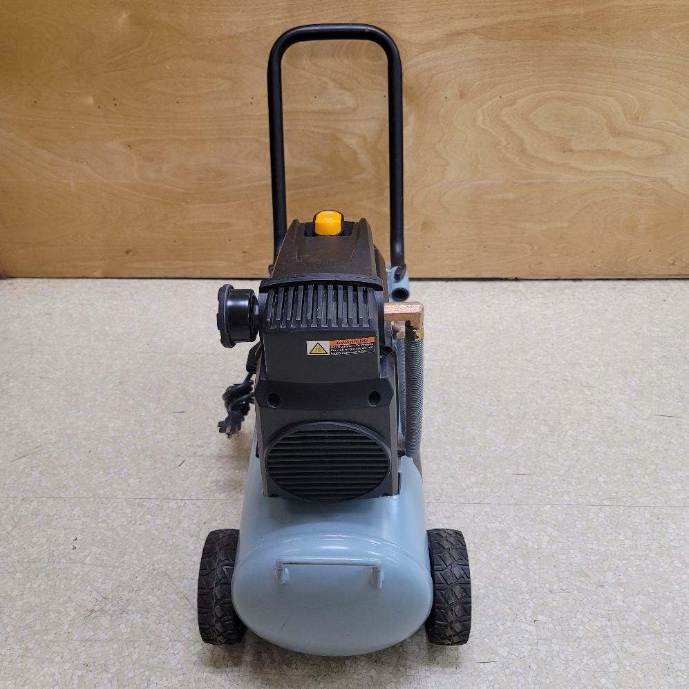 MCGRAW 8 GALLON AIR COMPRESSOR 1.5HP (le kp) Like New Buya