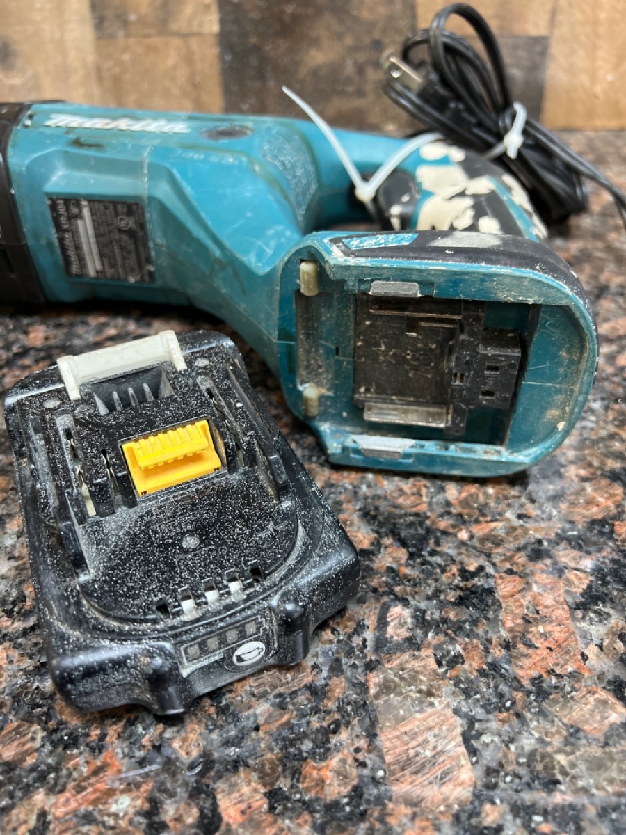 MAKITA XRJ05 18V RECIPROCATING SAWZALL KIT (2.0AH BATTERY & CHARGER