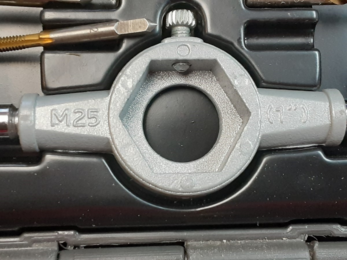 MIBRO Metric Tap Die and Drill Bit Set (25Pieces)1 missing Very Good