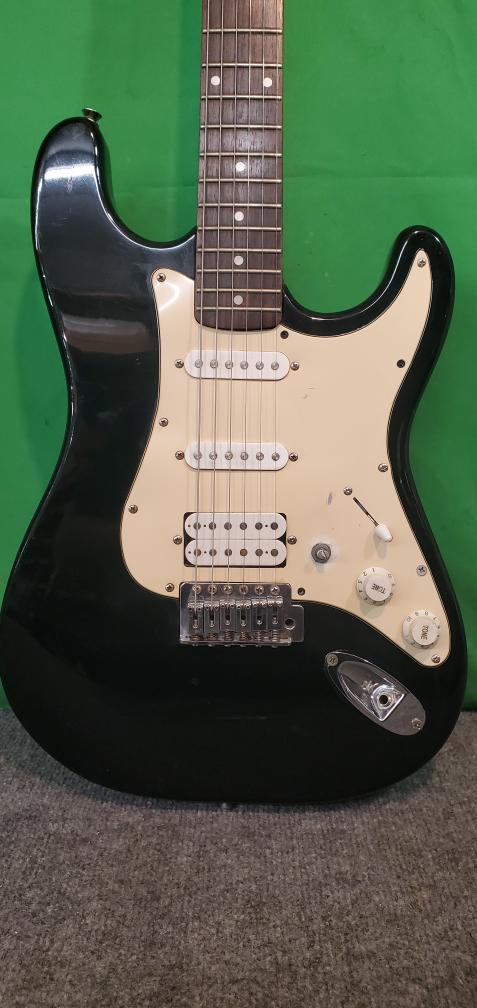 STANDARD S101 ELECTRIC GUITAR BLACK/WHITE For parts or not working | Buya