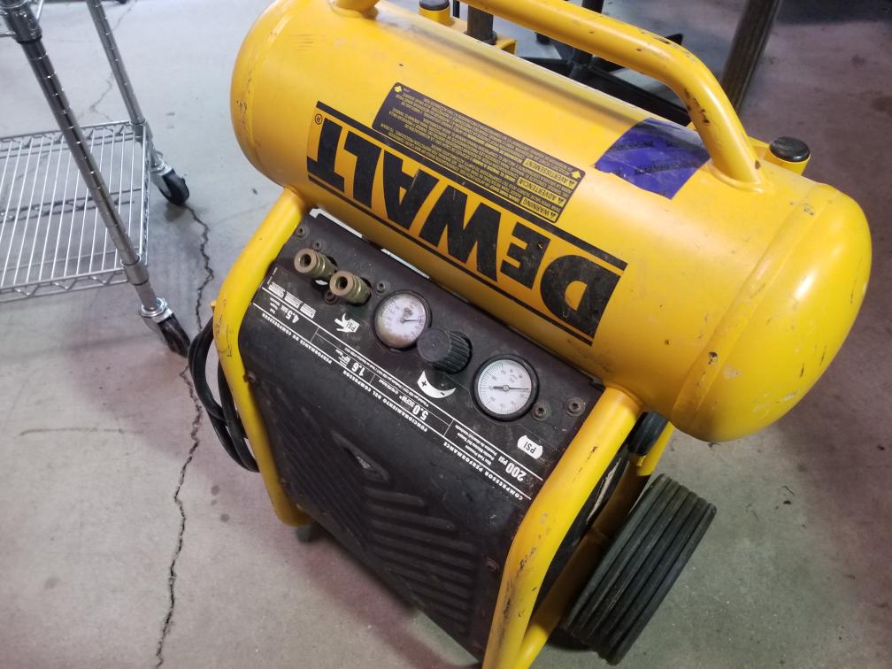 Dewalt D55146 4.5Gal Compressor (IN STORE PICKUP) Very Good Buya
