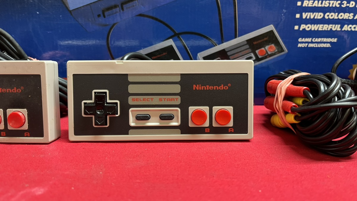 Nintendo NES001 Classic Video Game System Mario Bros / Duck Hunt w