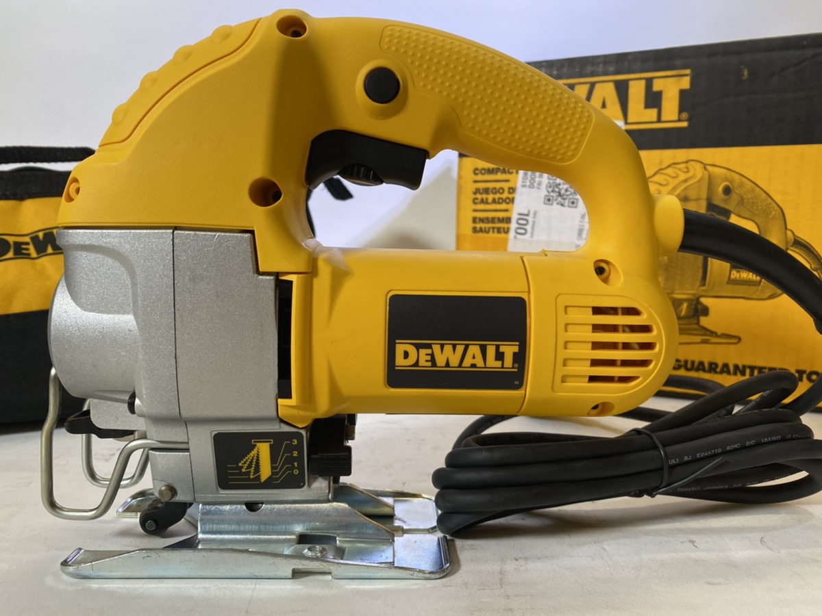 DEWALT DW317 Corded Electric Jigsaw w/box, soft bag, Paperwork Like New