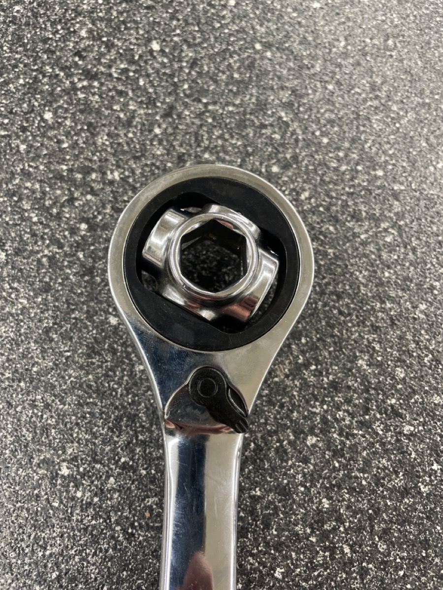 Craftsman Dog Bone Ratcheting Rotating Standard Socket Wrench 32511AA