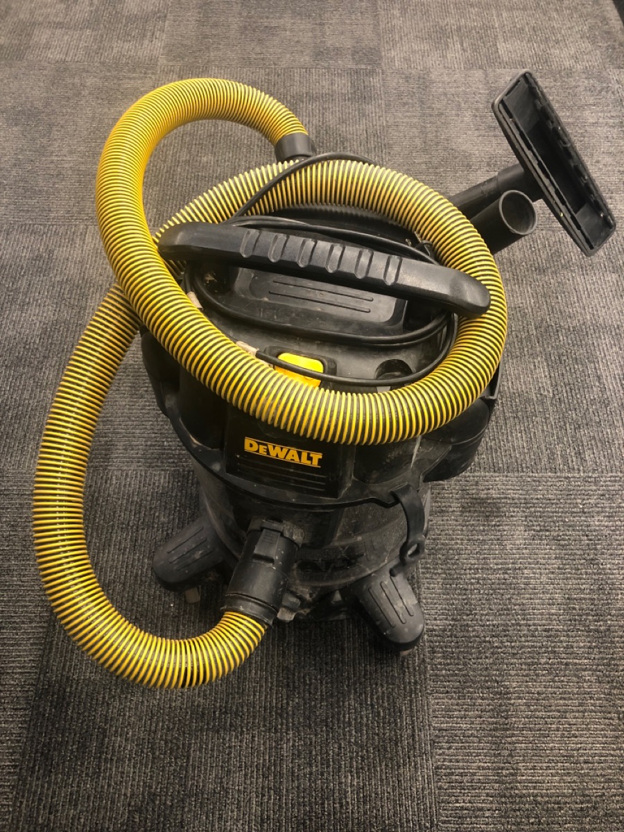 DEWALT MODEL DXV10SA WET DRY VACUUM, WITH ATTACHMENTS, CANISTER SHOP