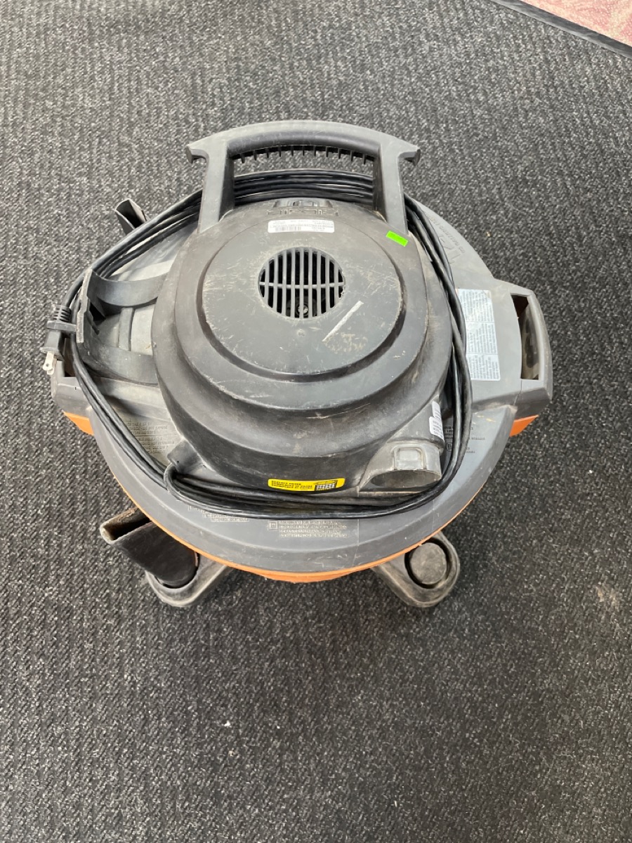 RIDGID WD12701 12 GALLON WET/DRY VACUUM W/ SOME ATTACHMENTS Acceptable