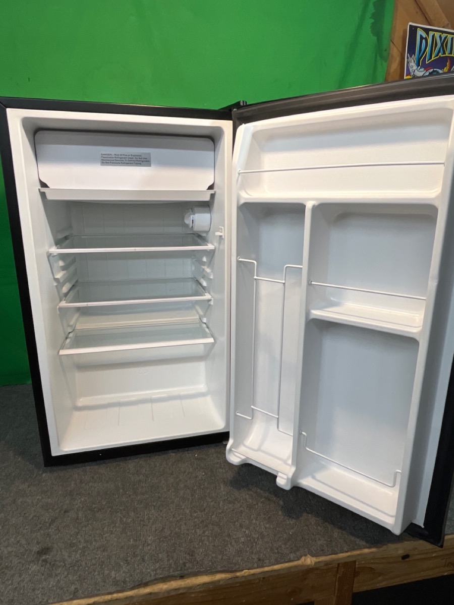 Hamilton Beach 3.5cuft Single VCM Door Compact Refrigerator Very Good