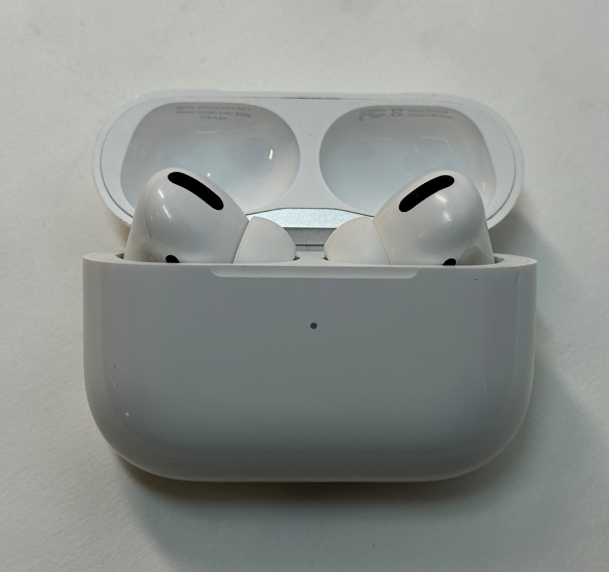 Apple Airpods Pro A2084 With Wireless Charging Case Good Heartland