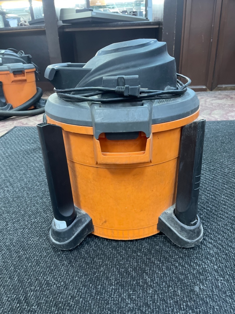 RIDGID WD12701 12 GALLON WET/DRY VACUUM W/ SOME ATTACHMENTS Acceptable