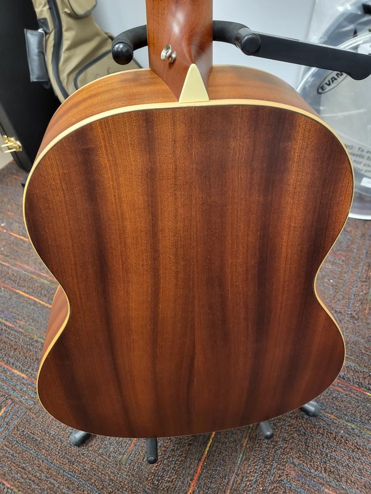 LARRIVEE GUITARS E/A GUITAR L03 12 STRING W/HARDSHELL CASE Good