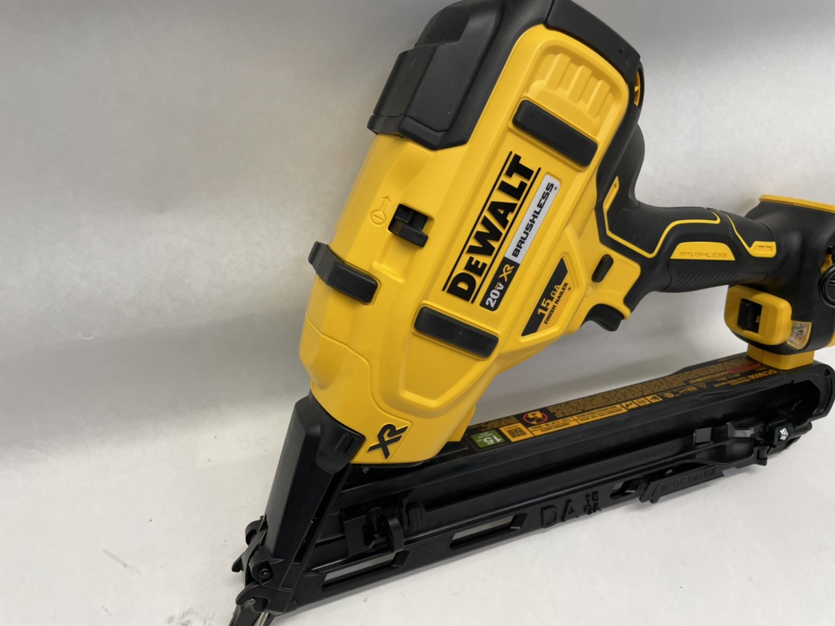 Dewalt DCN650 20V LiIon Brushless 15GA Finish Nailer w/ 2Ah Battery