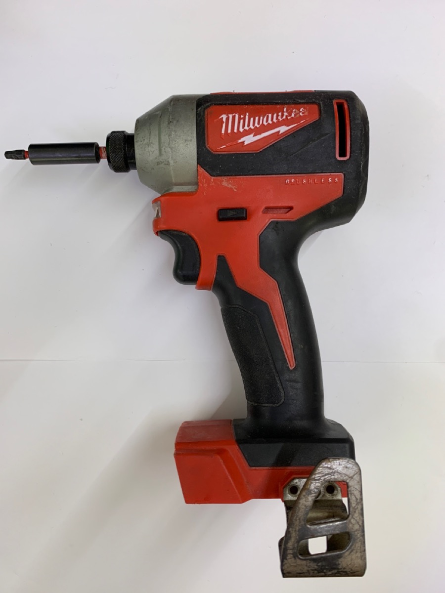 MILWAUKEE TOOLS 285020 IMPACT DRIVER Very Good Buya