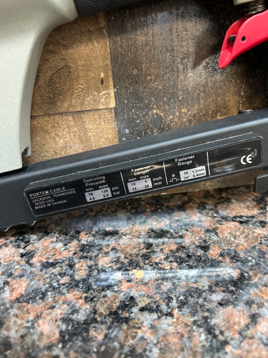 PORTER CABLE PNEUMATIC 18GAUGE 11/2 in. NARROW CROWN STAPLER NS100A