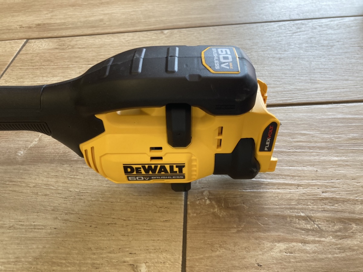 Dewalt DCST972 FlexVolt 60V MAX Brushless Battery Powered 17" String