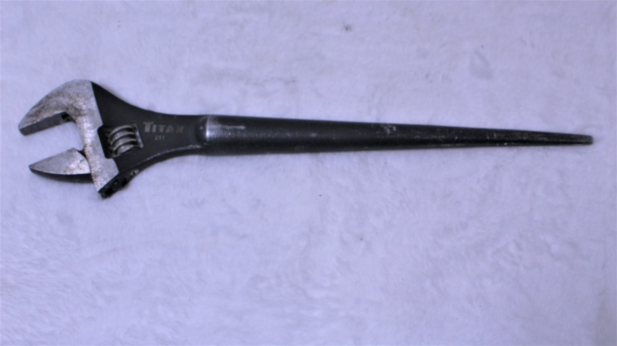 TITAN ADJUSTABLE SPUD WRENCH 211 Good Mr. Pawn AZNV