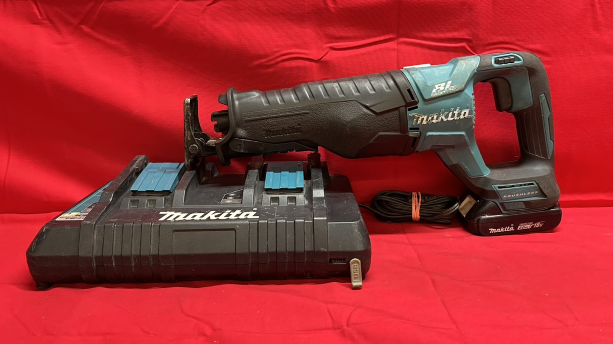 Makita XRJ05 18v Cordless Reciprocating Saw w/ DC18RD Dual Charger