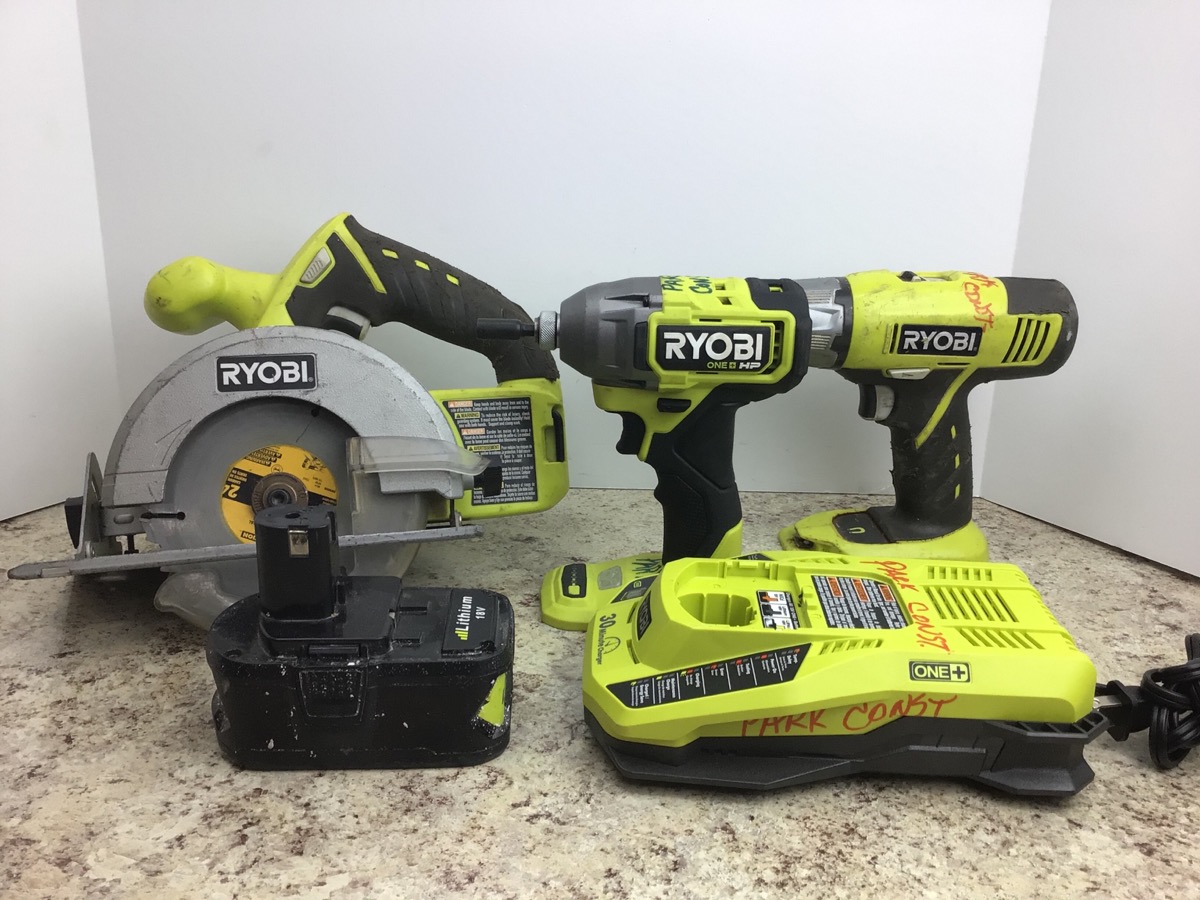RYOBI TOOL SET (P504G,P271,PBLID02) Good Buya
