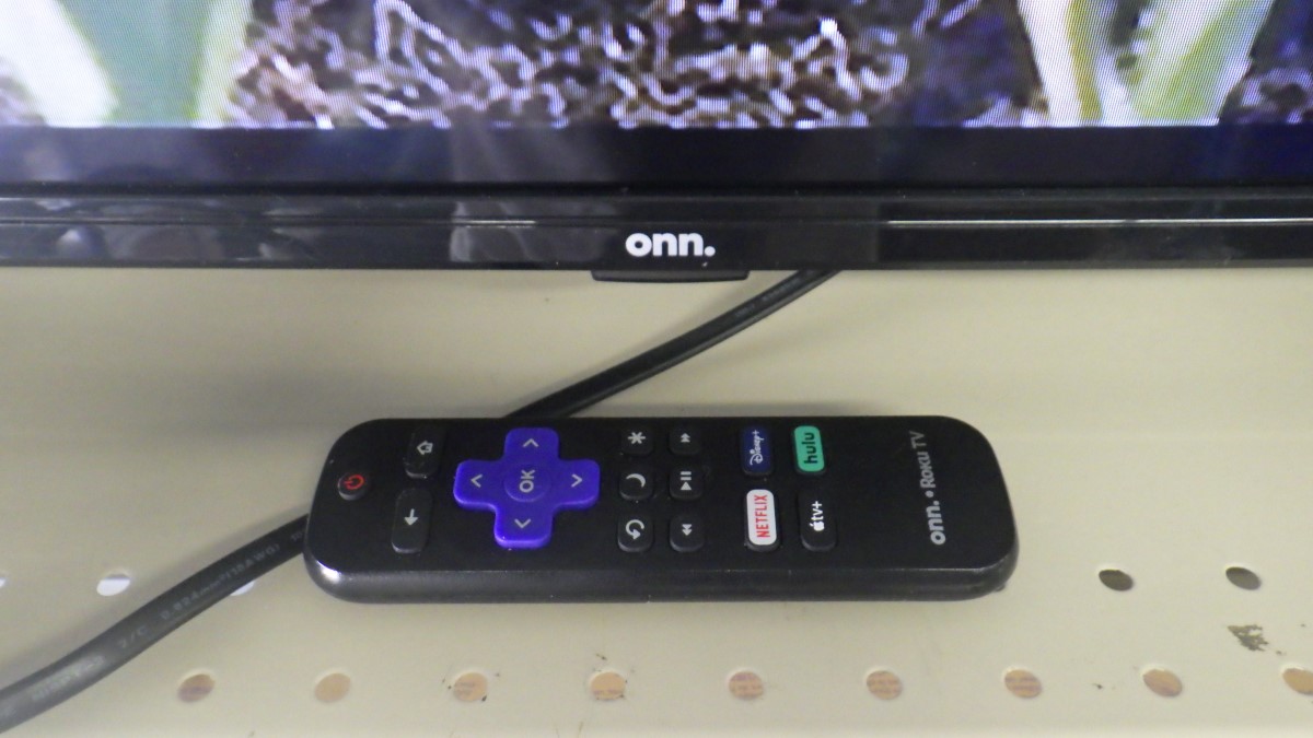 ONN 42" ROKU TV W/REMOTE Like New Buya