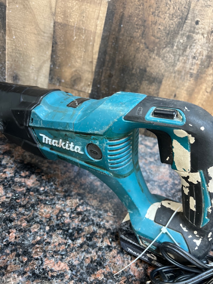 MAKITA XRJ05 18V RECIPROCATING SAWZALL KIT (2.0AH BATTERY & CHARGER