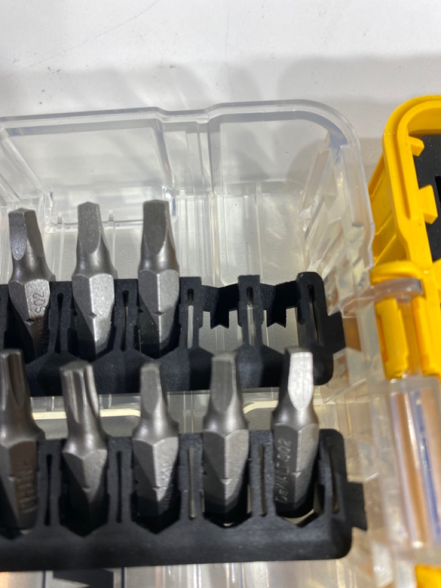 DEWALT DCD771 1/2" DRILL DRIVER WITH 2 BATTERIES/ CHARGER, AND DRILL