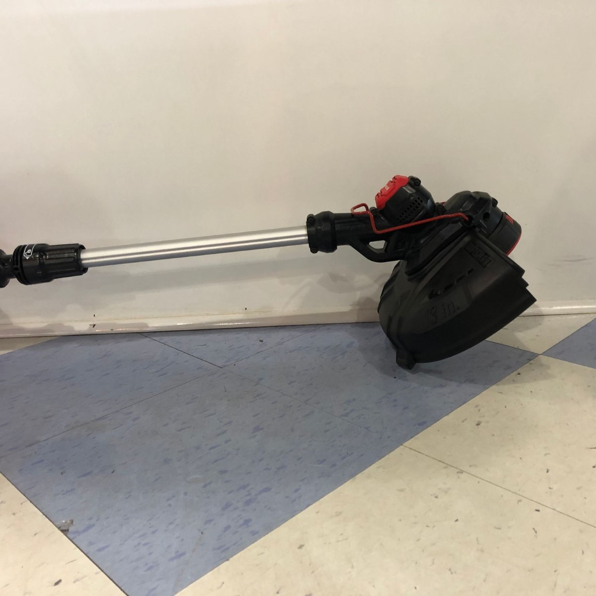 Craftsman CMCST900 13" Straight Shaft Cordless String Trimmer Very Good