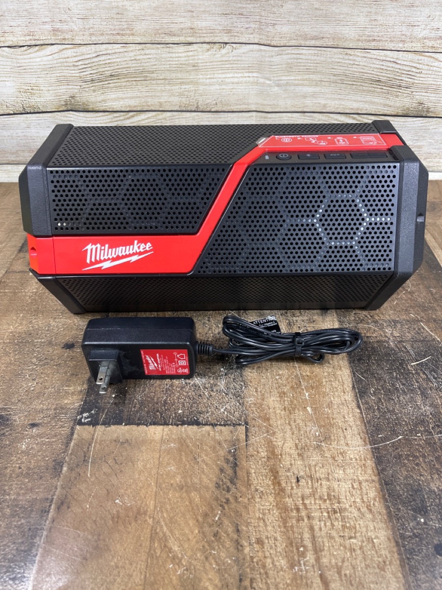 MILWAUKEE 289120 WIRELESS JOBSITE SPEAKER/RADIO BLUETOOTH + BATTERY