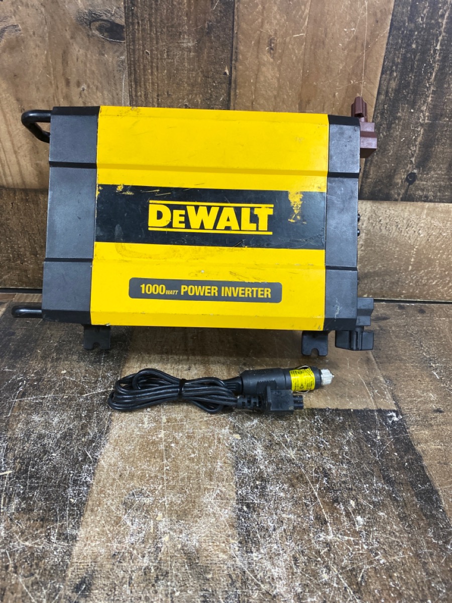 DEWALT DXAEPI1000 1000WATT PORTABLE CAR POWER INVERTER WITH TRIPLE USB