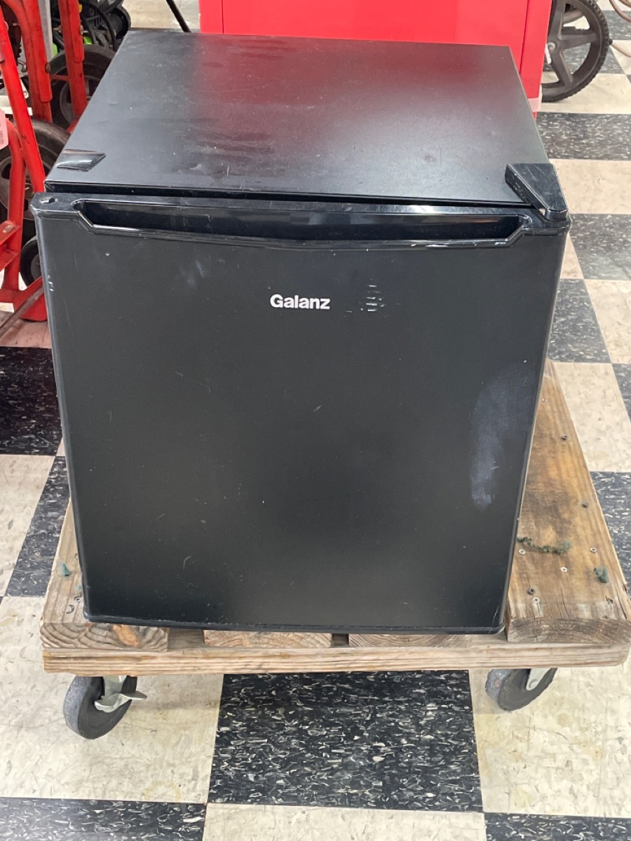 GALANZ GL17BK MINI FRIDGE **MISSING SHELF** (ALCMR) Good Buya