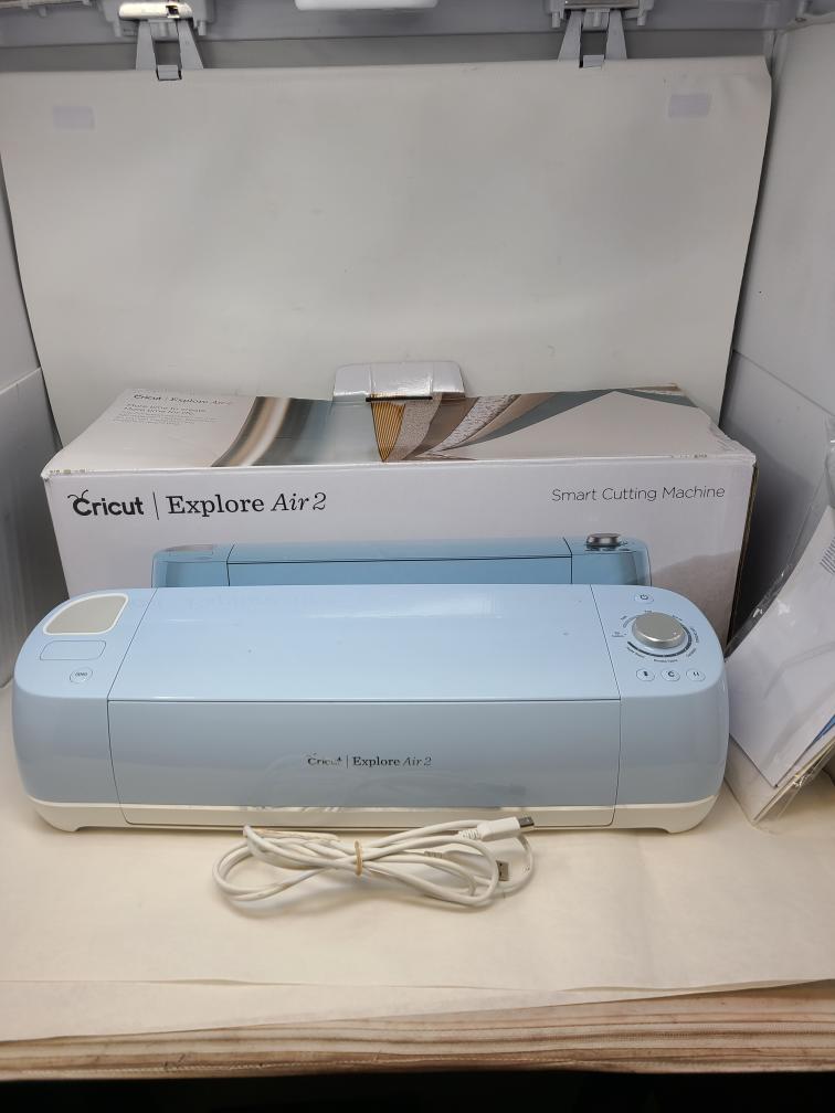 CRICUT EXPLORE AIR 2 DIE CUTTING MACHINE (RLRandi) Like New Buya
