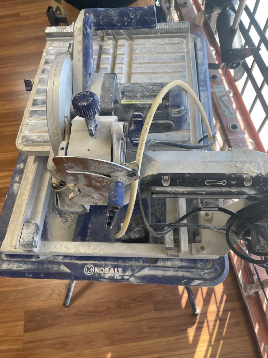 KOBALT TOOLS 0325792 7 IN. SLIDING TRAY TILE SAW W/ STAND **IN STORE