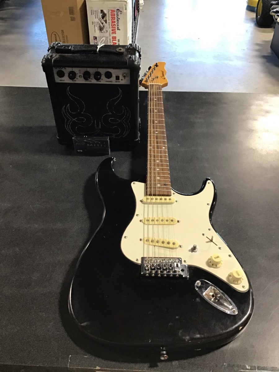 CRESCENT GUITAR 6STRING ELECTRIC GUITAR For parts or not working Buya