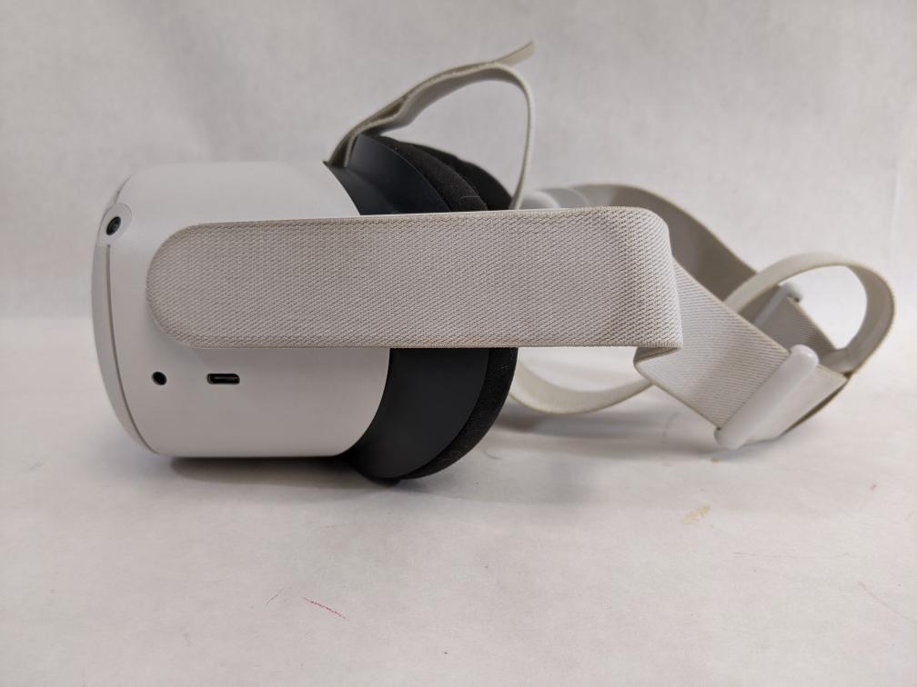 Oculus Quest 2 64GB VR Headset Very Good Heartland Pawnbrokers Kansas