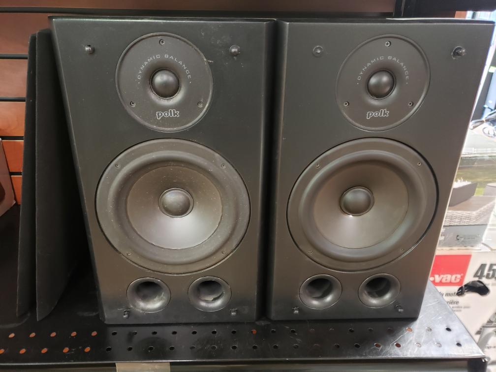 POLK AUDIO RT5 BOOKSHELF SPEAKERS PAIR 1 BLOWN WOOFER BEING SOLD AS-IS ...