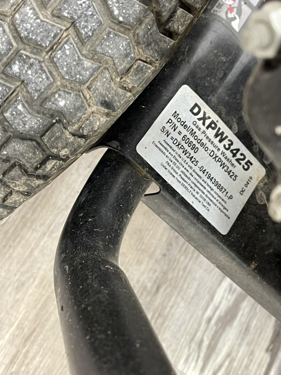 Dewalt DXPW3425 Honda Gx200 3400 PSI 2.5 GPM Gas Pressure Washer Very