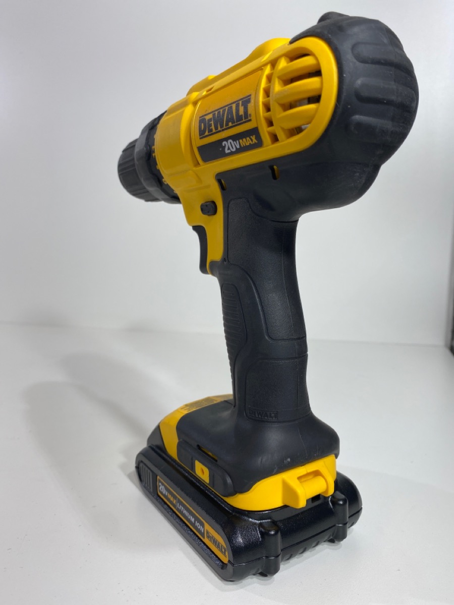 DEWALT DCD771 1/2" DRILL DRIVER WITH 2 BATTERIES/ CHARGER, AND DRILL
