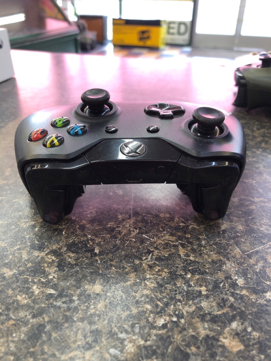 MICROSOFT XBOX ONE CONTROLLER WIRELESS 1708, FOR PARTS, USED, THUMBPAD