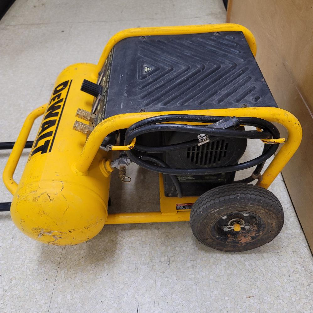 DEWALT D55146 COMPRESSOR ELECTRIC (ul kp) Very Good Sharp Assets LLC