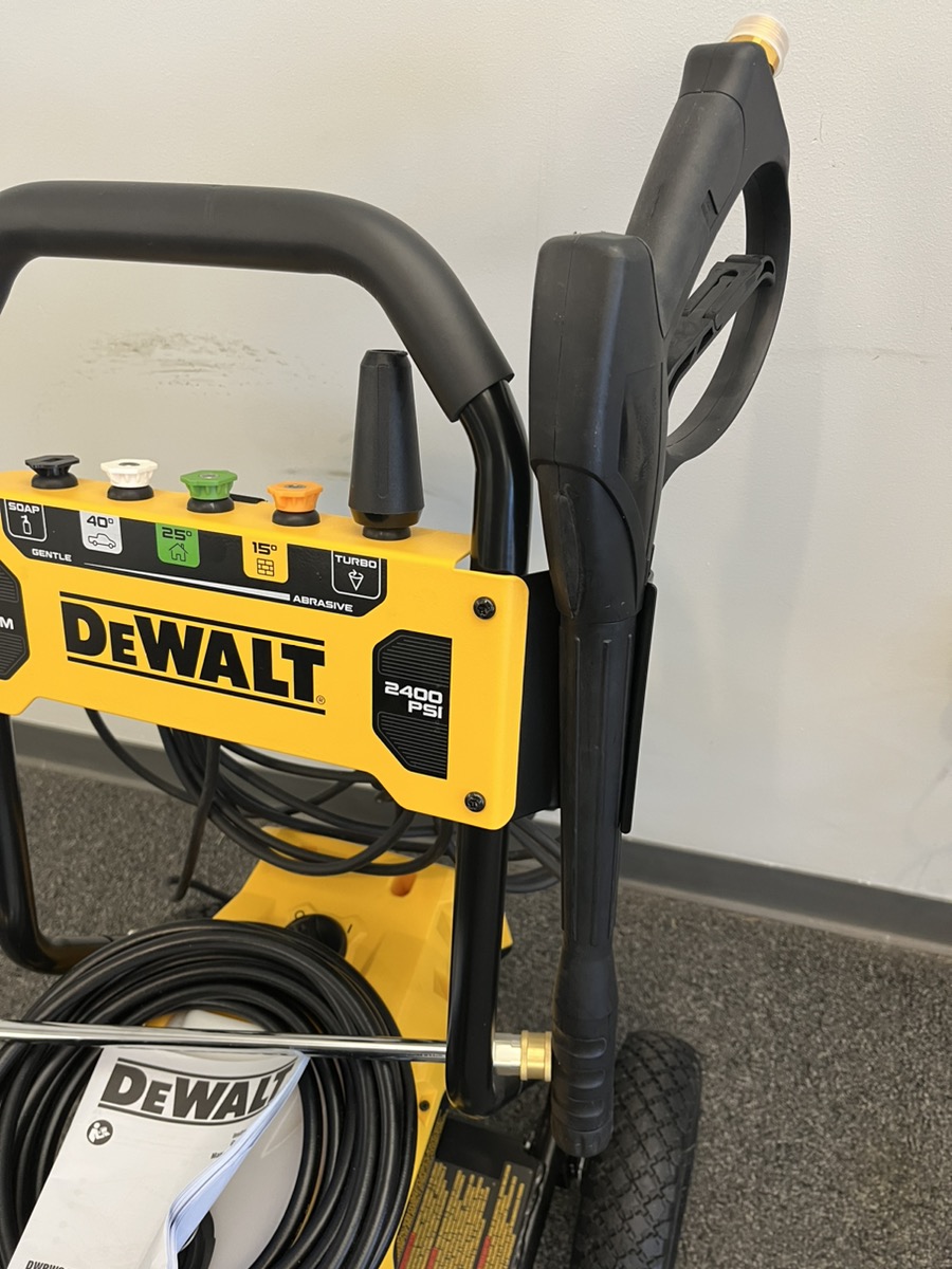 DEWALT DWPW2400 13 AMP 2400 PSI 1.1 GPM COLDWATER PRESSURE WASHER