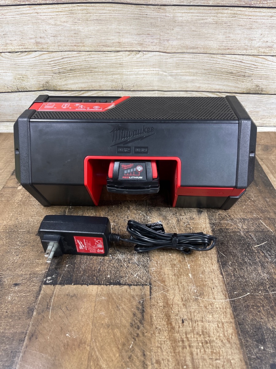 MILWAUKEE 289120 WIRELESS JOBSITE SPEAKER/RADIO BLUETOOTH + BATTERY