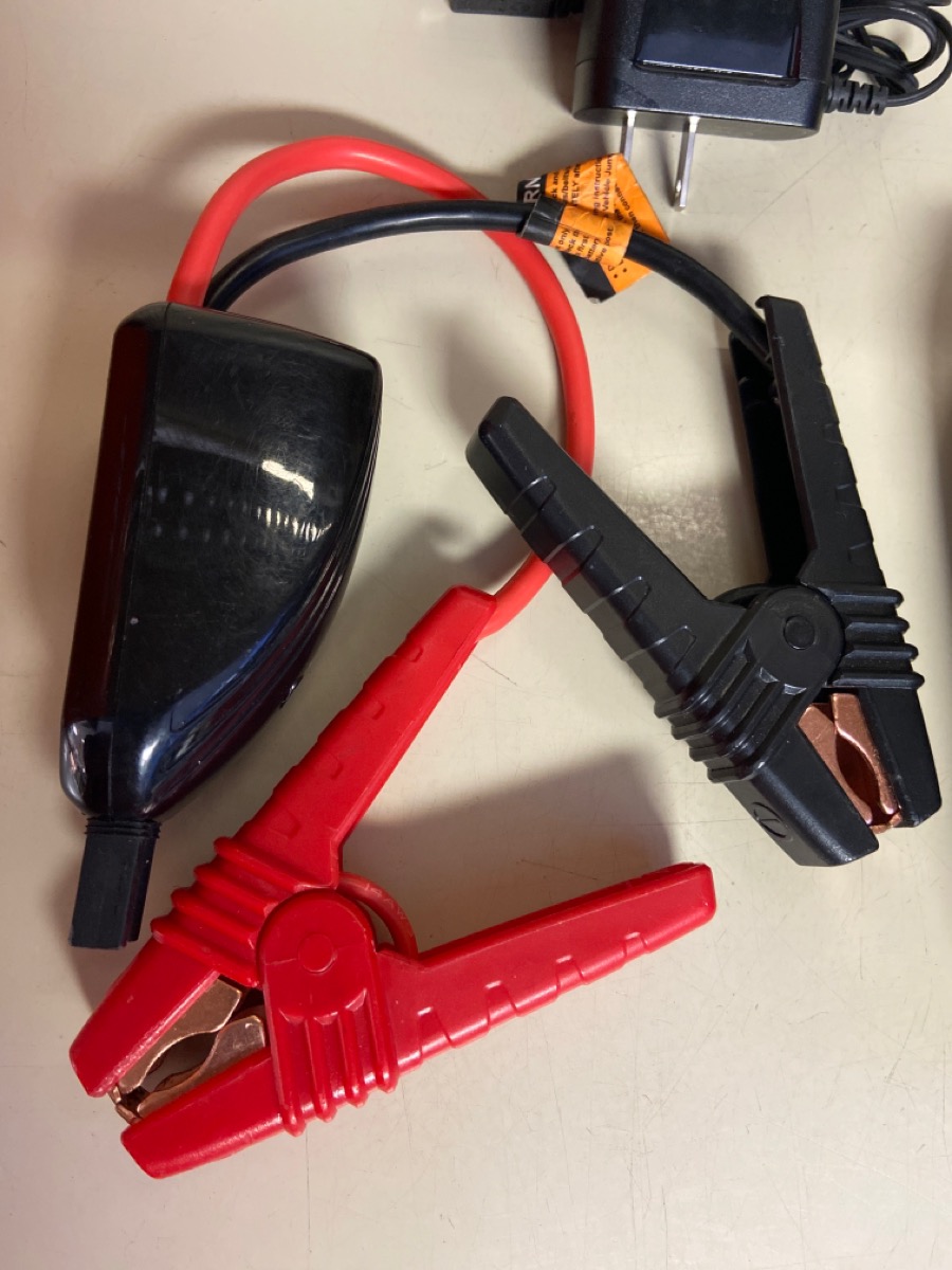 Battery Tender 1000 AMP Automotive Jump Starter for Gas and Diesel Engines Very Good Buya