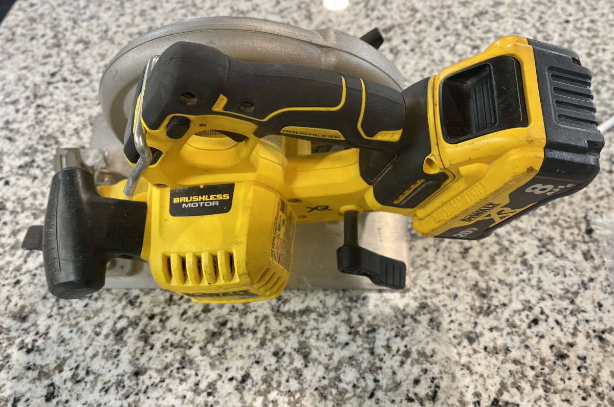 DeWALT DCS570 20V Max 71/4" Circular Saw w/ 8Ah Battery Very Good Buya