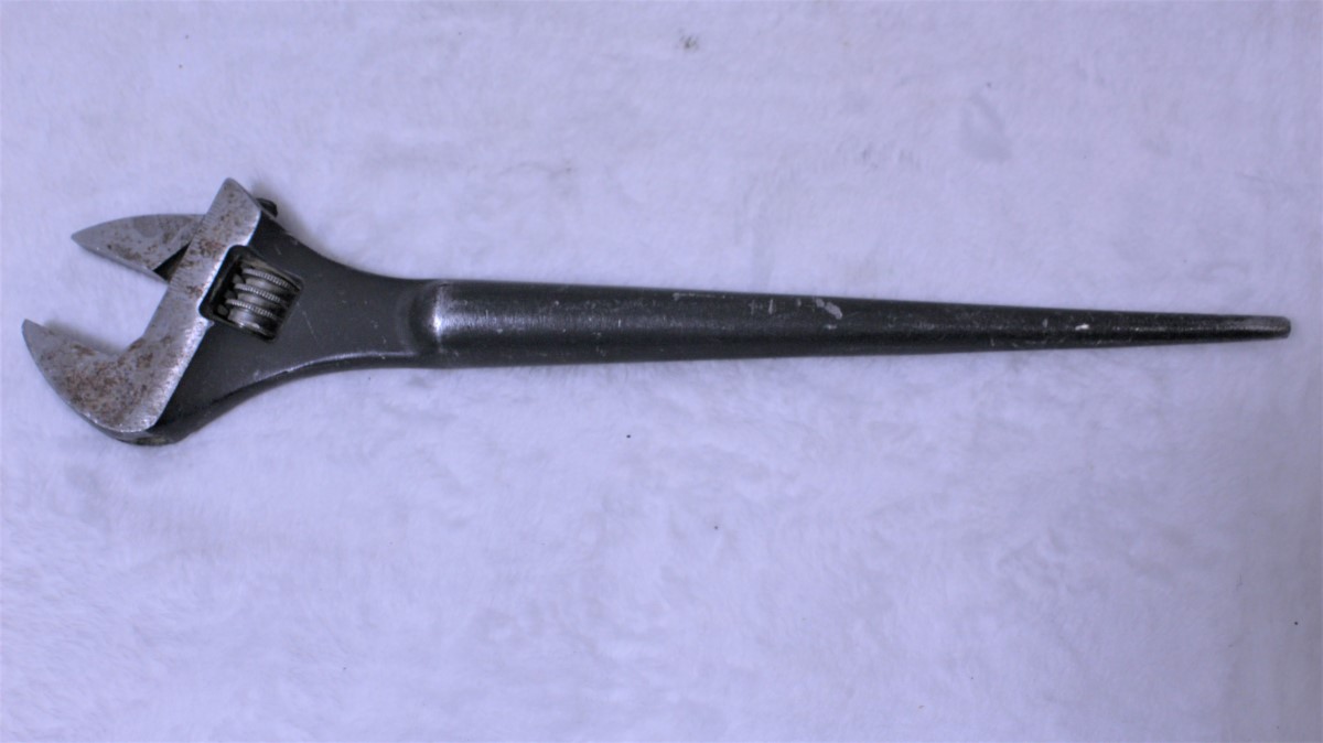 TITAN ADJUSTABLE SPUD WRENCH 211 Good Mr. Pawn AZNV