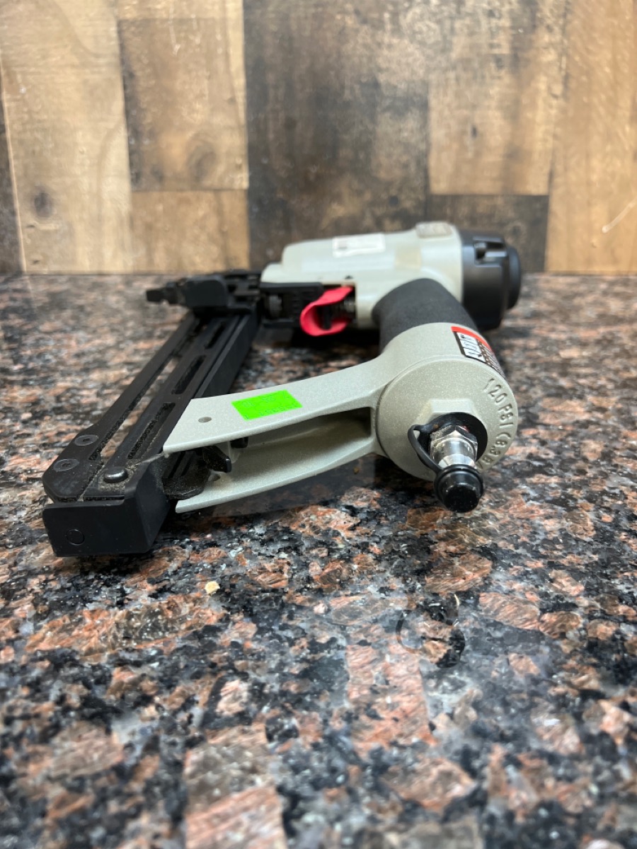 PORTER CABLE PNEUMATIC 18GAUGE 11/2 in. NARROW CROWN STAPLER NS100A